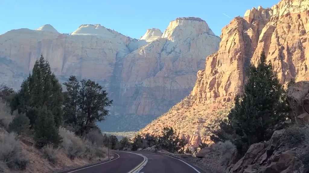 BEAUTIFUL SCENIC DRIVES AT ZION NATIONAL PARK ZION CANYON SCENIC DRIVE ZION MOUNT CARMEL HIGHWAY